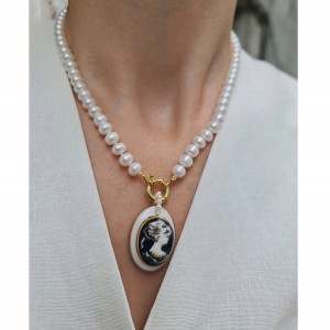 Colier clasic cu perle...