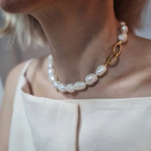 Colier cu perle baroc...