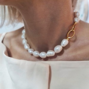 Colier cu perle baroc...