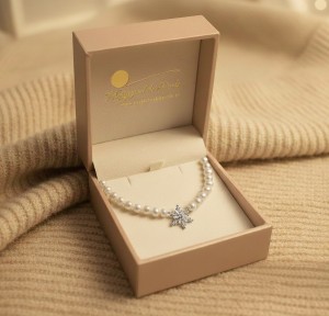 Colier cu perle de cultura...