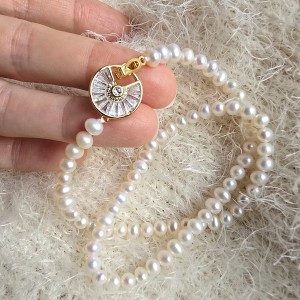 Colier clasic cu perle...